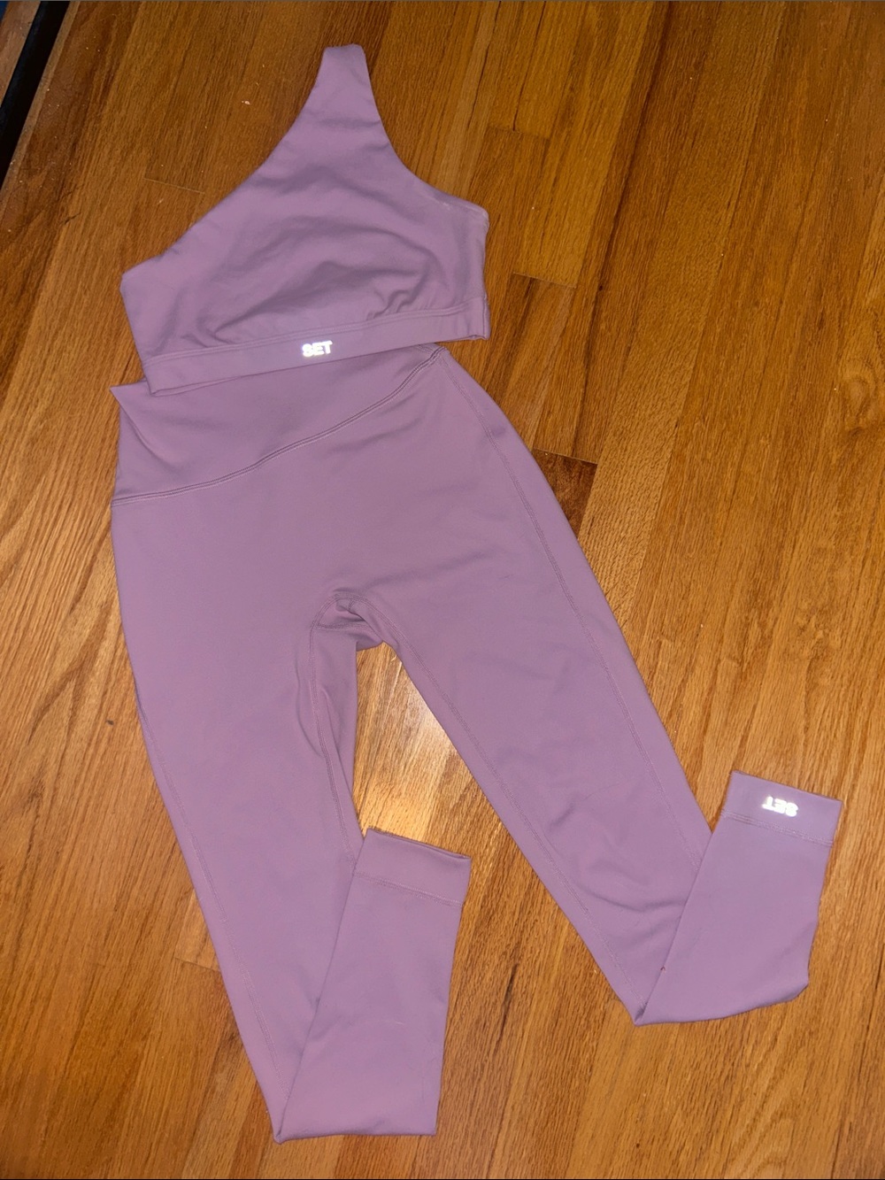 Set Active Luxeform in discontinued color “Crush” Athletic Set Like New